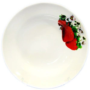 Тарелка фарфоровая суповая 20см 500мл "Клубника"